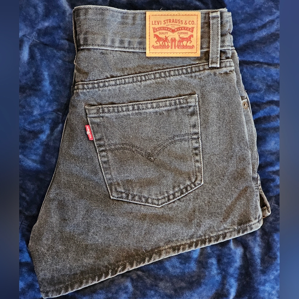 Women's Levi's Super Low Black Shorts Size 30